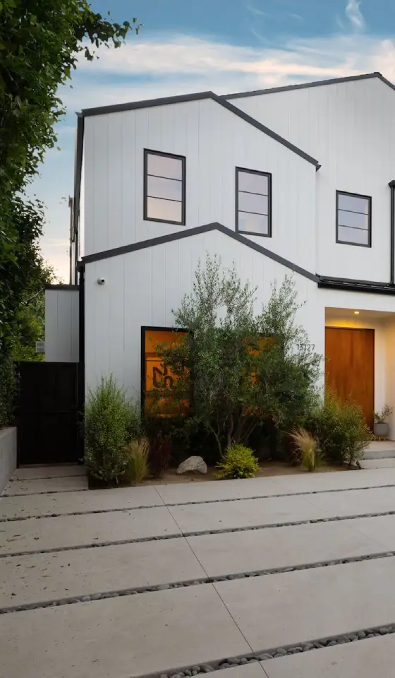 modern white house exterior with wooden accents 2024 10 30 12 49 08 utc